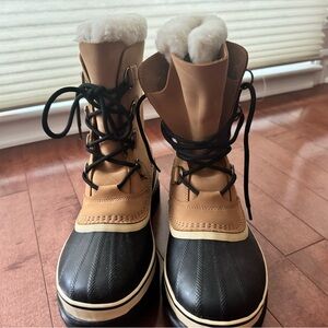 Sorel Women's Lace Up Boots - Black and Tan